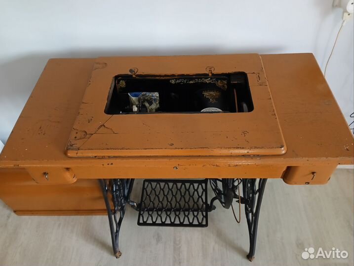 Швейная машина Singer