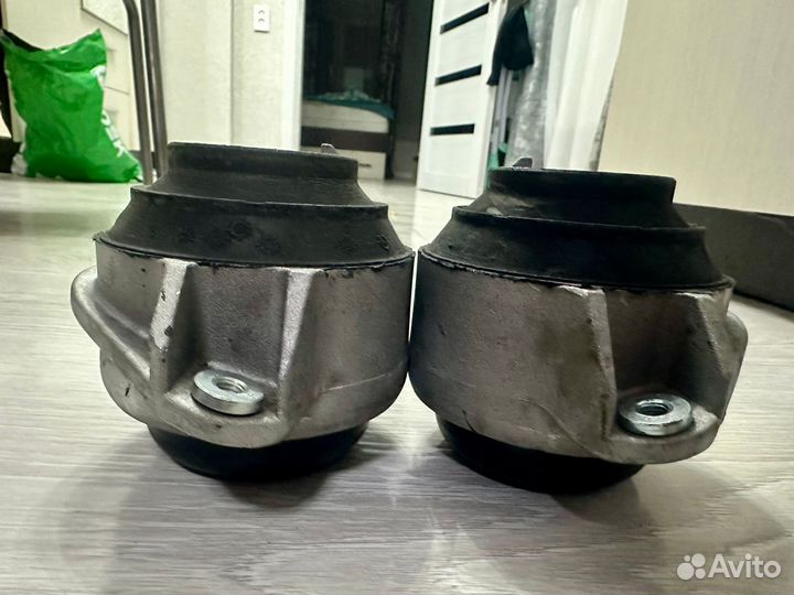 Опоры двигателя m120 Новые