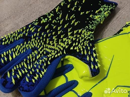 Вратарские перчатки