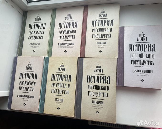 Книги Бориса Акунина много разных