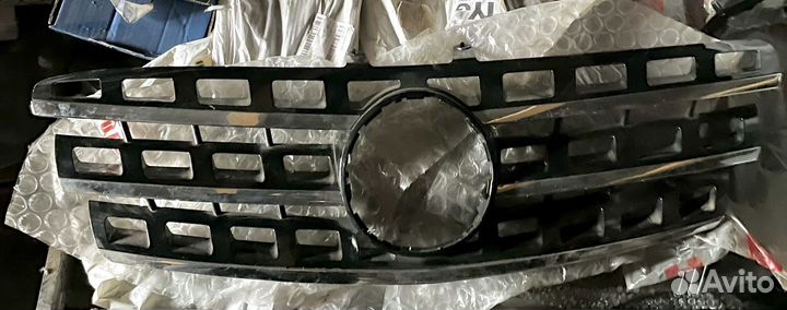 Решетка радиатора Mercedes Benz ML W164