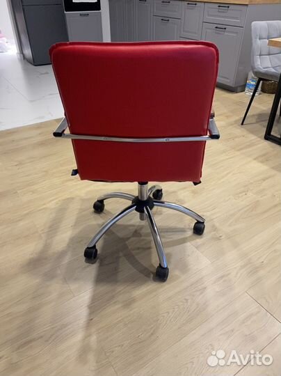 Продаю офисное кресло
