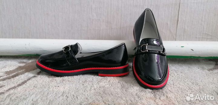 Туфли для девочки новые
