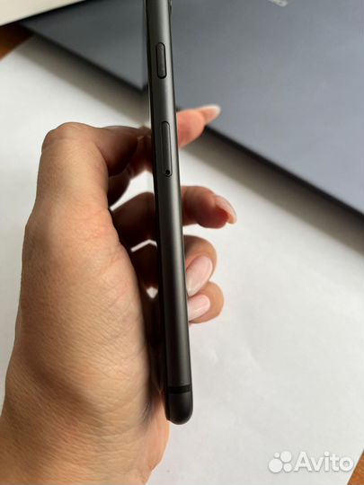 iPhone 8, 64 ГБ