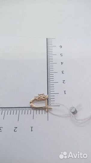 Золотые серьги с камнем