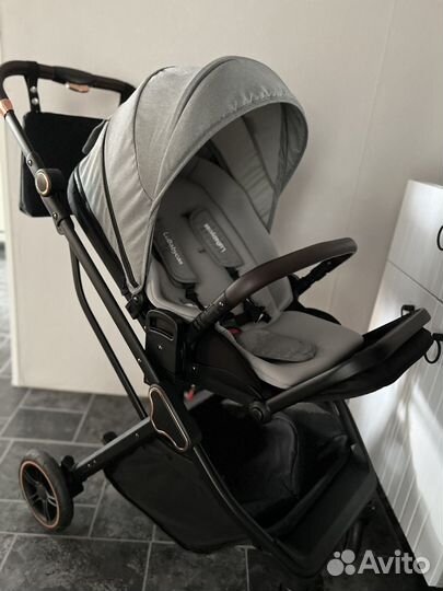 Коляска прогулочная с реверсивным блоком