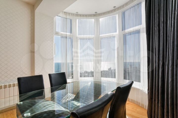 3-к. квартира, 130 м², 2/7 эт.