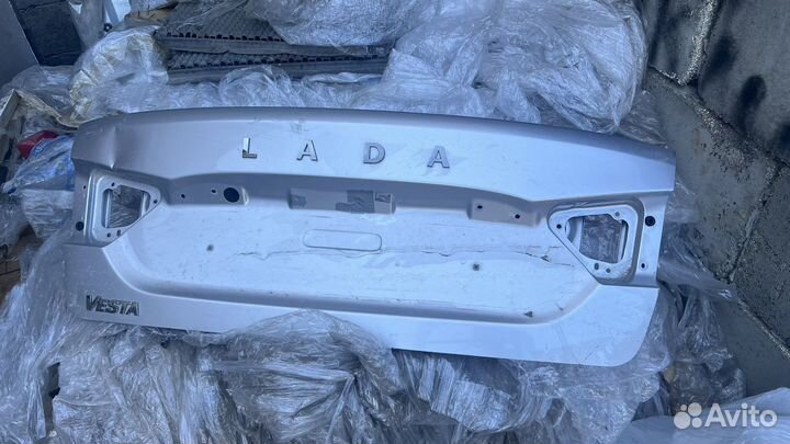 Крышка багажника vesta