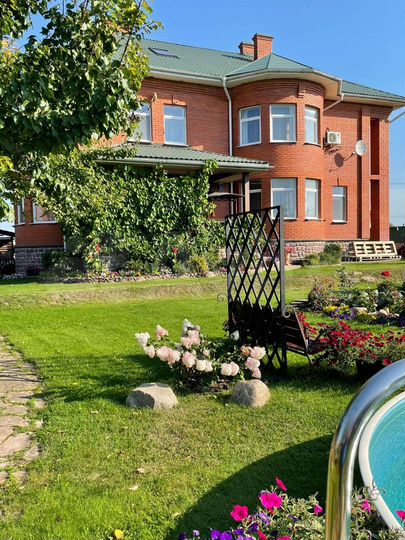 Дом 800 м² на участке 15 сот.