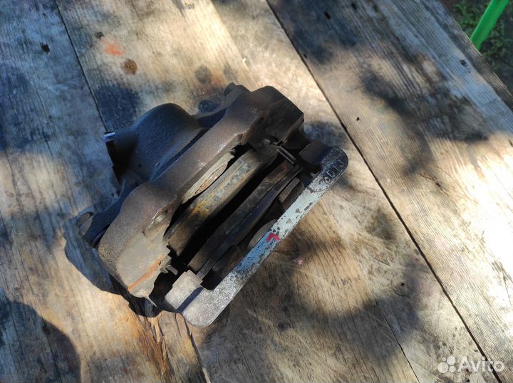 Суппорт тормозной передний левый Chery Amulet