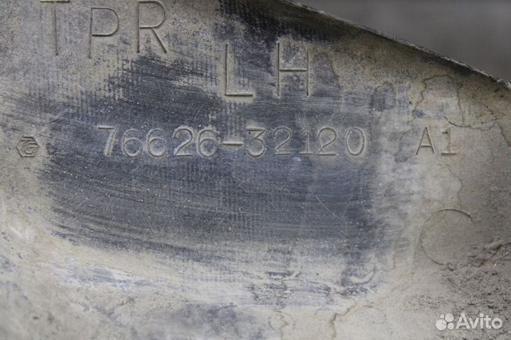 Брызговик задний Toyota Camry SV30 4SFE