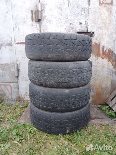 Bridgestone Dueler A/T 275/65 R17
