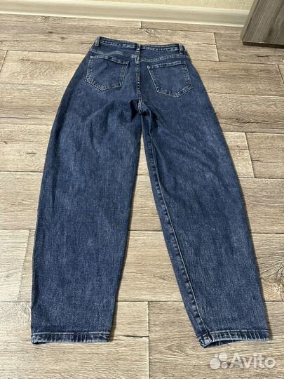 Джинсы mom