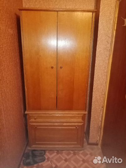 Стенка в нормальном состоянии и шкаф комод