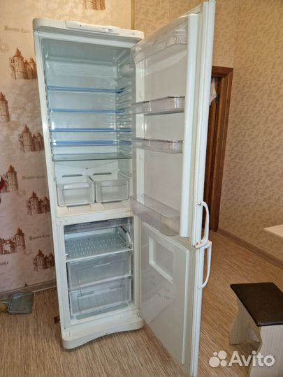 Холодильник indesit