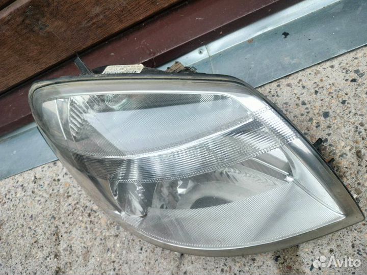 Фара правая Peugeot Partner минивен 1.4 KFW 2011