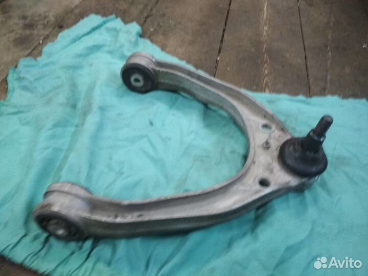 Рычаг подвески передний верхний 7L0407021B