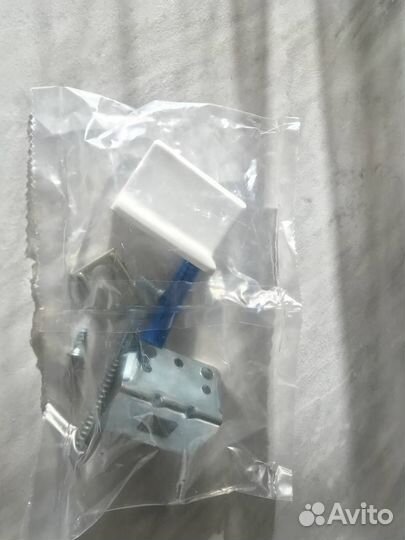 Мебельная фурнитура (ручки, петли, направляющие)