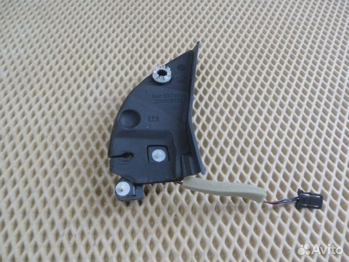 Уголок двери передней левой внутренний VW Golf VI 2009-2013 (5K0837993 5K0837985 5K0035411)