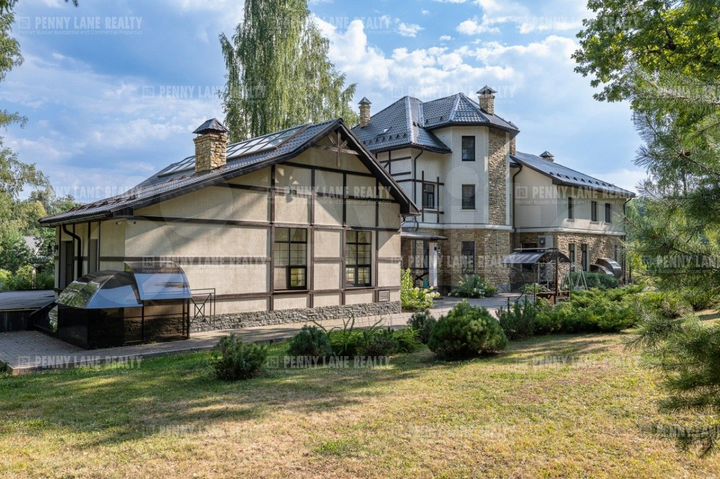 Коттедж 495 м² на участке 2,3 га