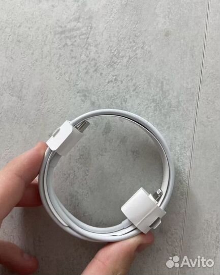 Зарядка на iPhone провод