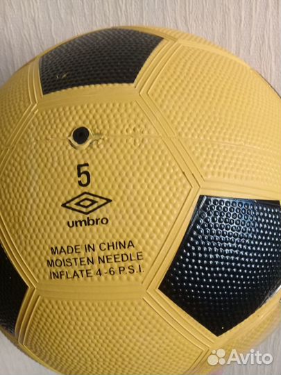 Футбольный мяч umbro