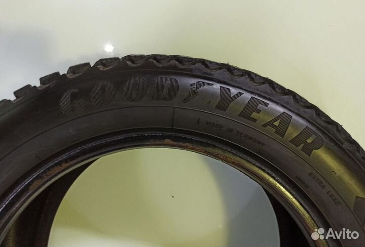 Goodyear Ultragrip Ice Arctic 215/55 R16