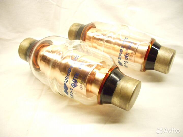 Конденсатор вакуумный К61-1