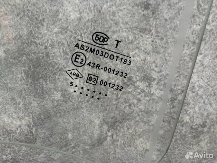 Стекло двери задней правой Renault Logan 2005