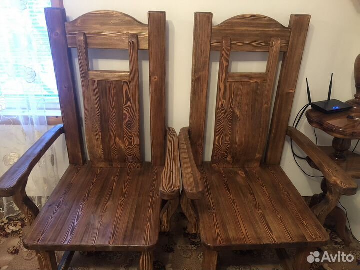 Стол и стулья