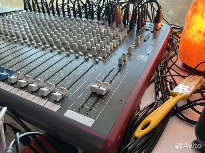 Микшерный пульт Allen & Heath ZED-24