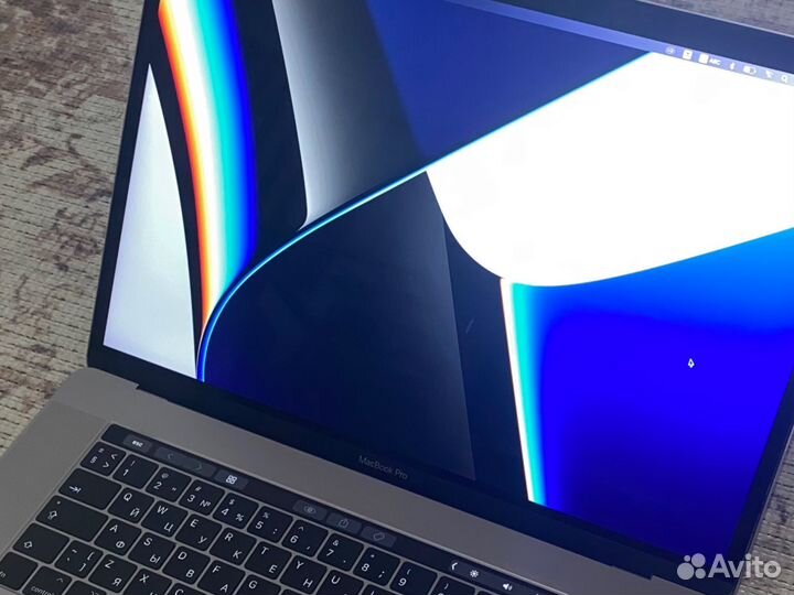 MacBook Pro 15' 2017 Intel i7, 16 гб, 256гб