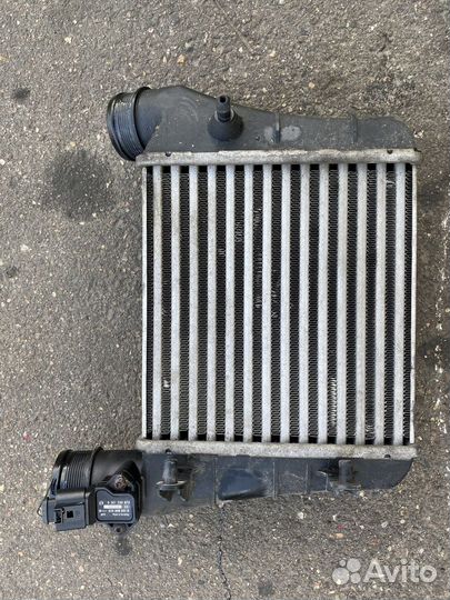 Интеркулер передний левый Audi A4 B7 8ED 8E0145805