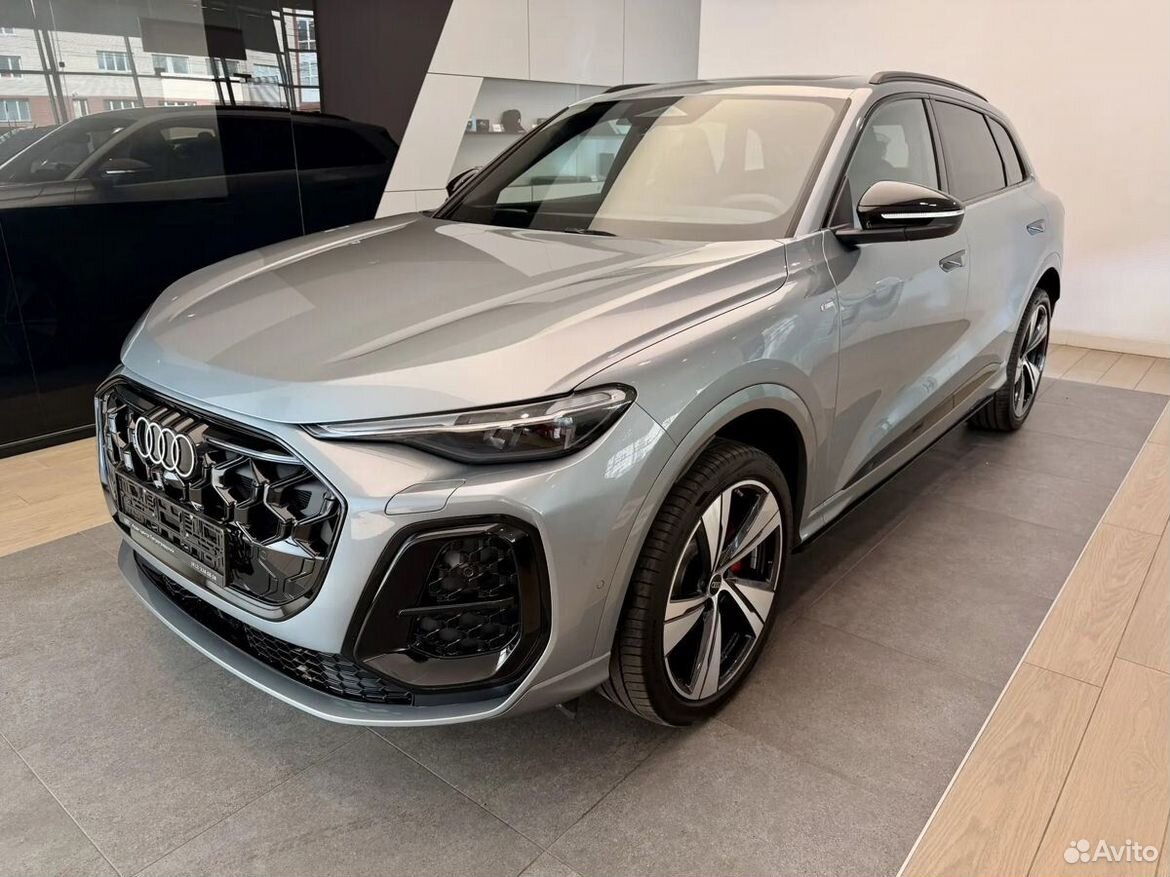 Audi Q5L 2.0 AMT, 2026