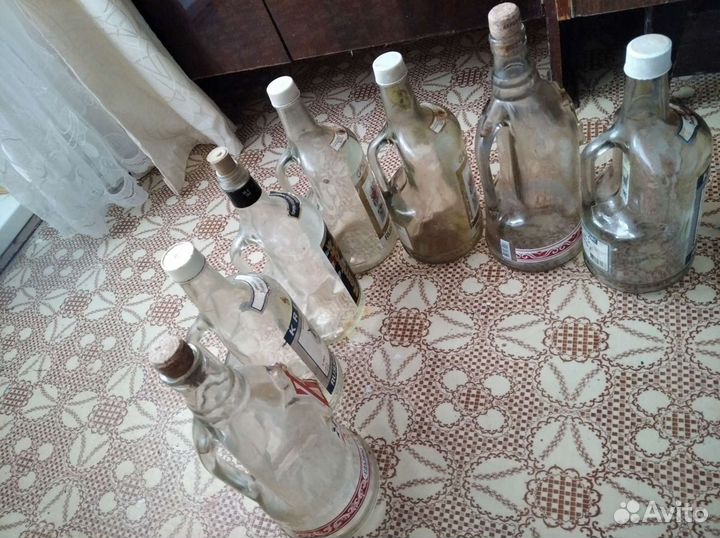 Бутылки стеклянные с рукоятью