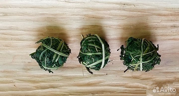 Шарики из молодой крапивы прессованные