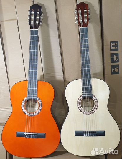 Классическая гитара с нейлоновыми струнами