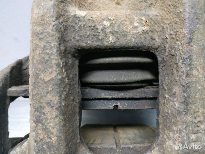 Суппорт задний левый Jeep Grand Cherokee WK2