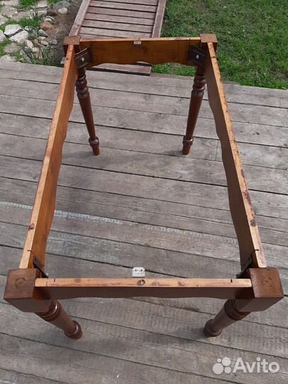 Стол обеденный