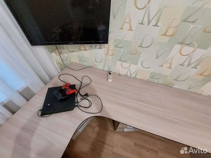 Угловой письменный стол