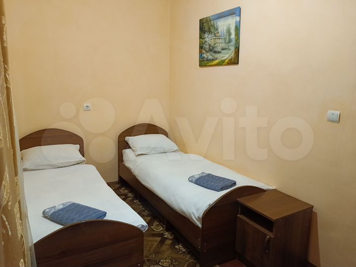 Комната 90 м² в 5-к., 1/1 эт.