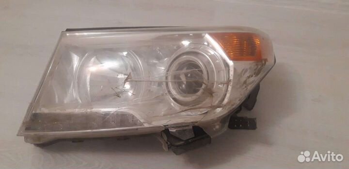 Фара Toyota Land Cruiser 200