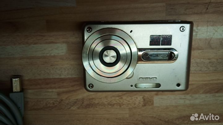 Компактный фотоаппарат casio