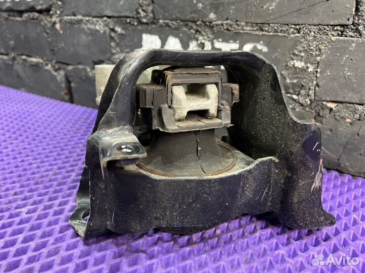 Подушка двигателя Nissan Note E12-120393 HR12DDR