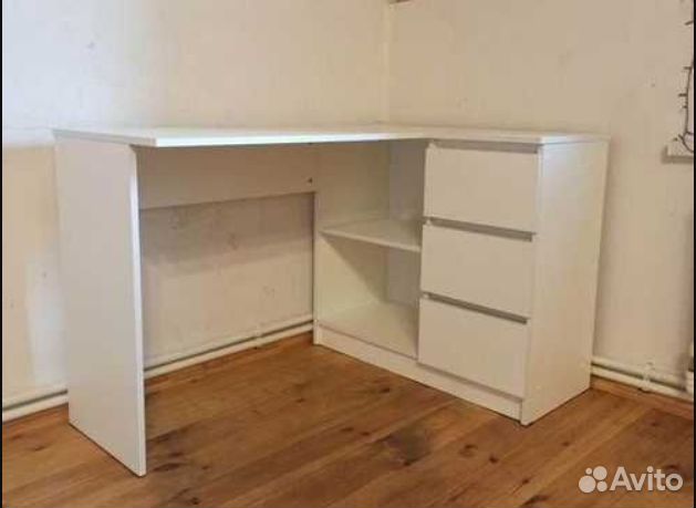 Угловой письменный стол