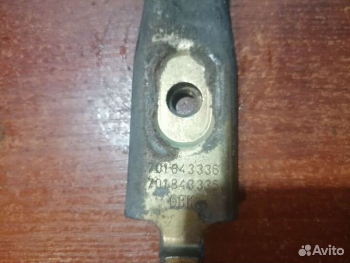 Ролик сдвижной двери левый средний VW T4