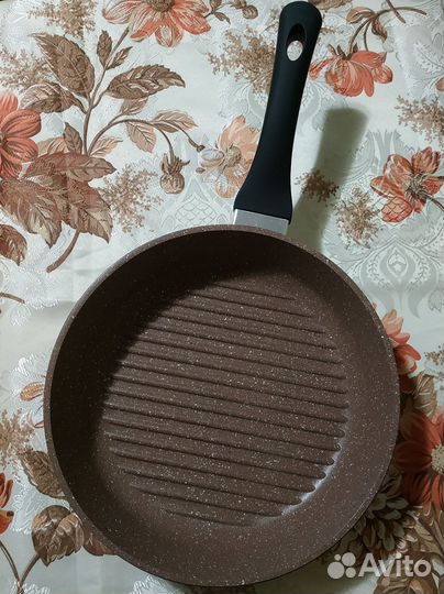 Сковородки и крышки новые