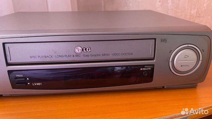 Видеомагнитофон LG