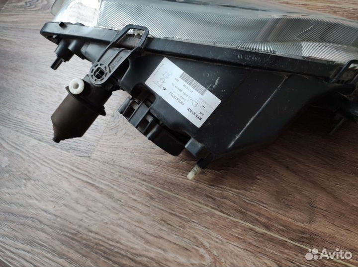 Фара передняя левая reno