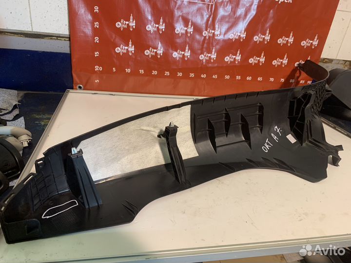 Skoda Octavia Обшивка стойки правая задняя